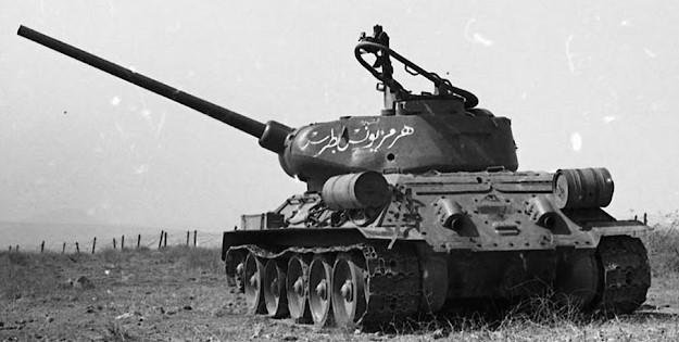 戈兰高地，一辆叙利亚军队的特34坦克，不同的是这辆坦克是捷克斯洛伐克生产。辨别特