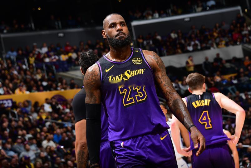 NBA圣诞大战，湖人今日主场96-119不敌火箭，遭遇三连败。本场比赛过后，湖人