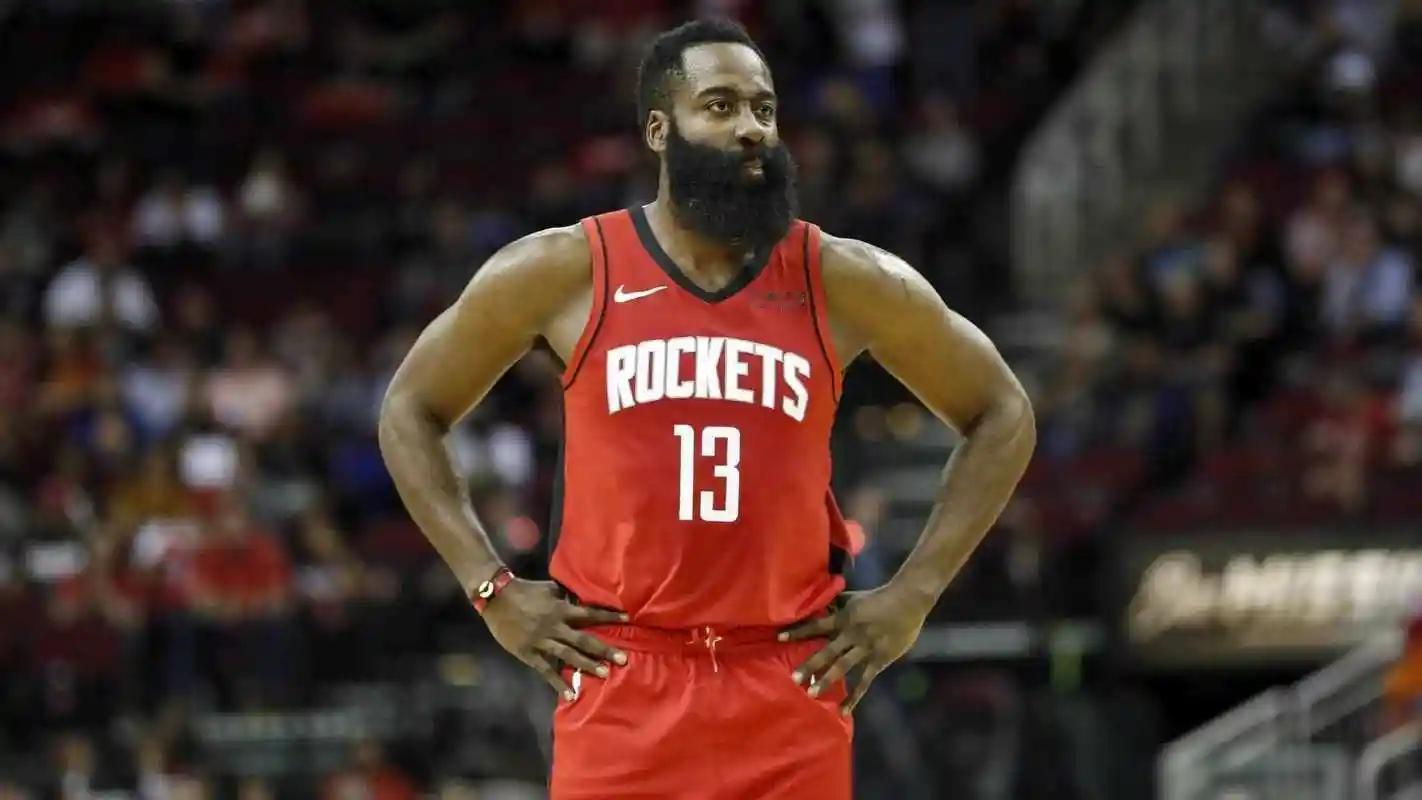 NBA Retweet：在单赛季同时完成2000分以及2000分助攻转化得分的N