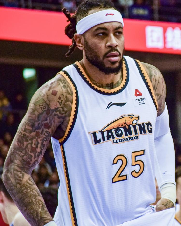 【误会一场！莫兰德深夜发文，与杨鸣冰释前嫌】🏀

辽宁男篮外援莫兰德与主帅杨鸣