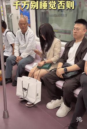 一个打个瞌睡老了十岁!一个回家吓得半死，谁的头皮？[捂脸]