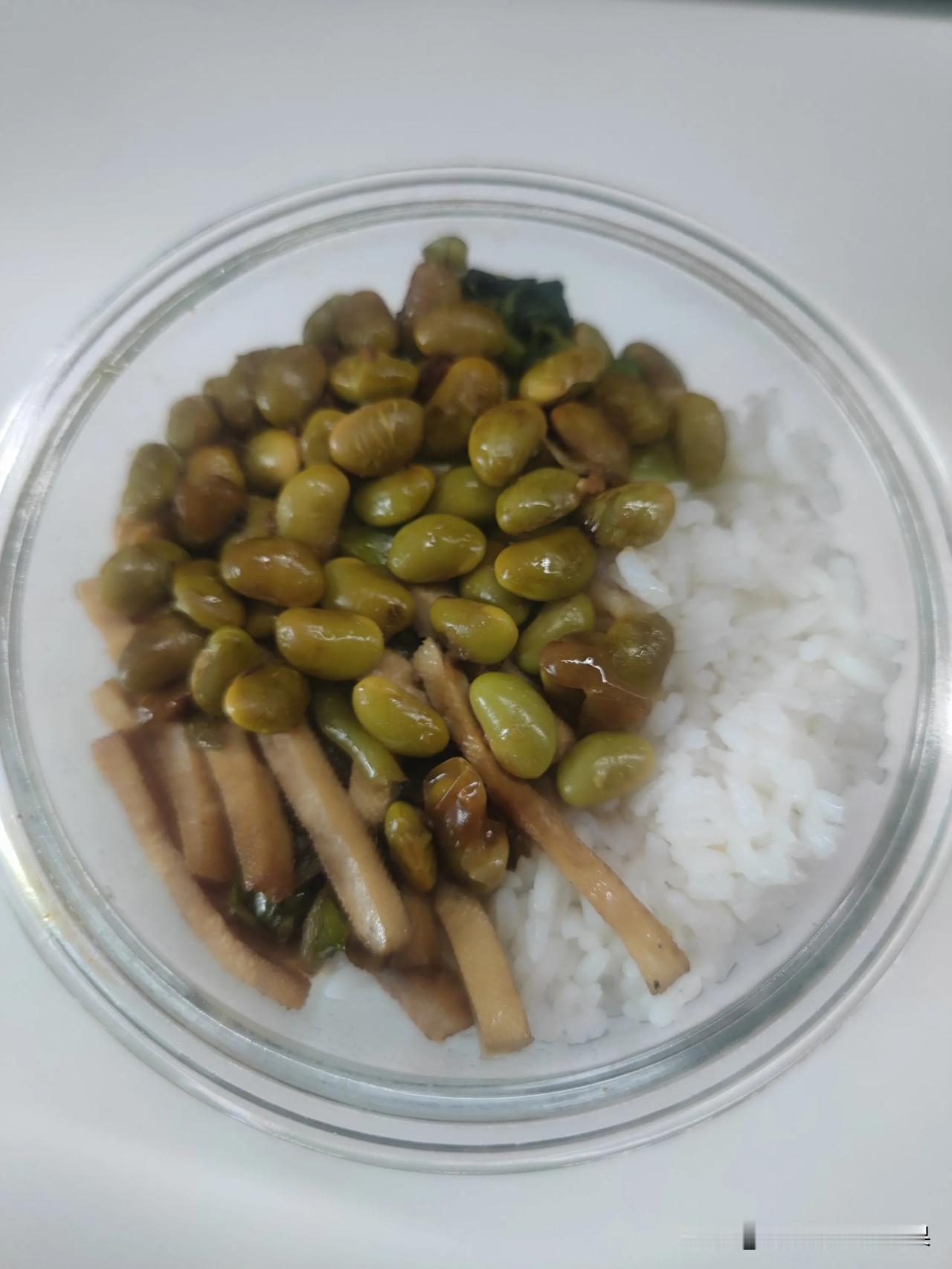 又到了每天白天最开心的时候——干饭

干饭不积极，思想有问题，这一天天的不就是在