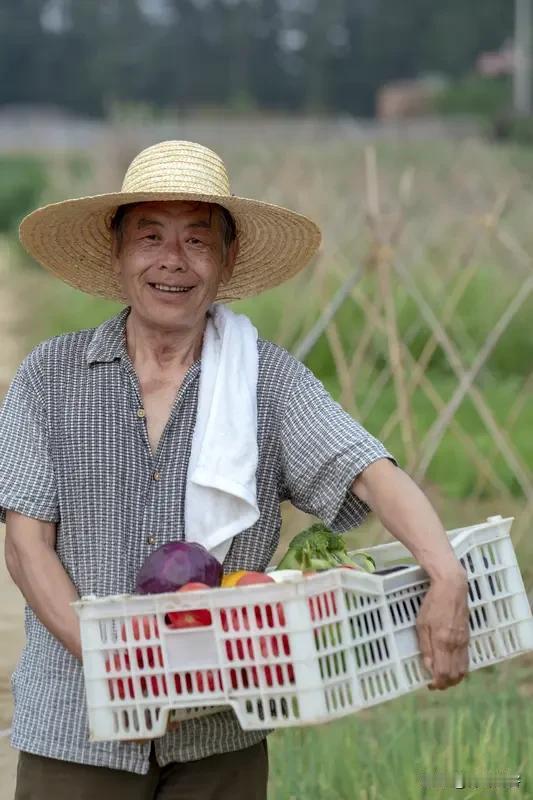 农村的老人干农活干到多大岁数呢? 
农村老人干农活干到体力无法坚持干农活就停止。