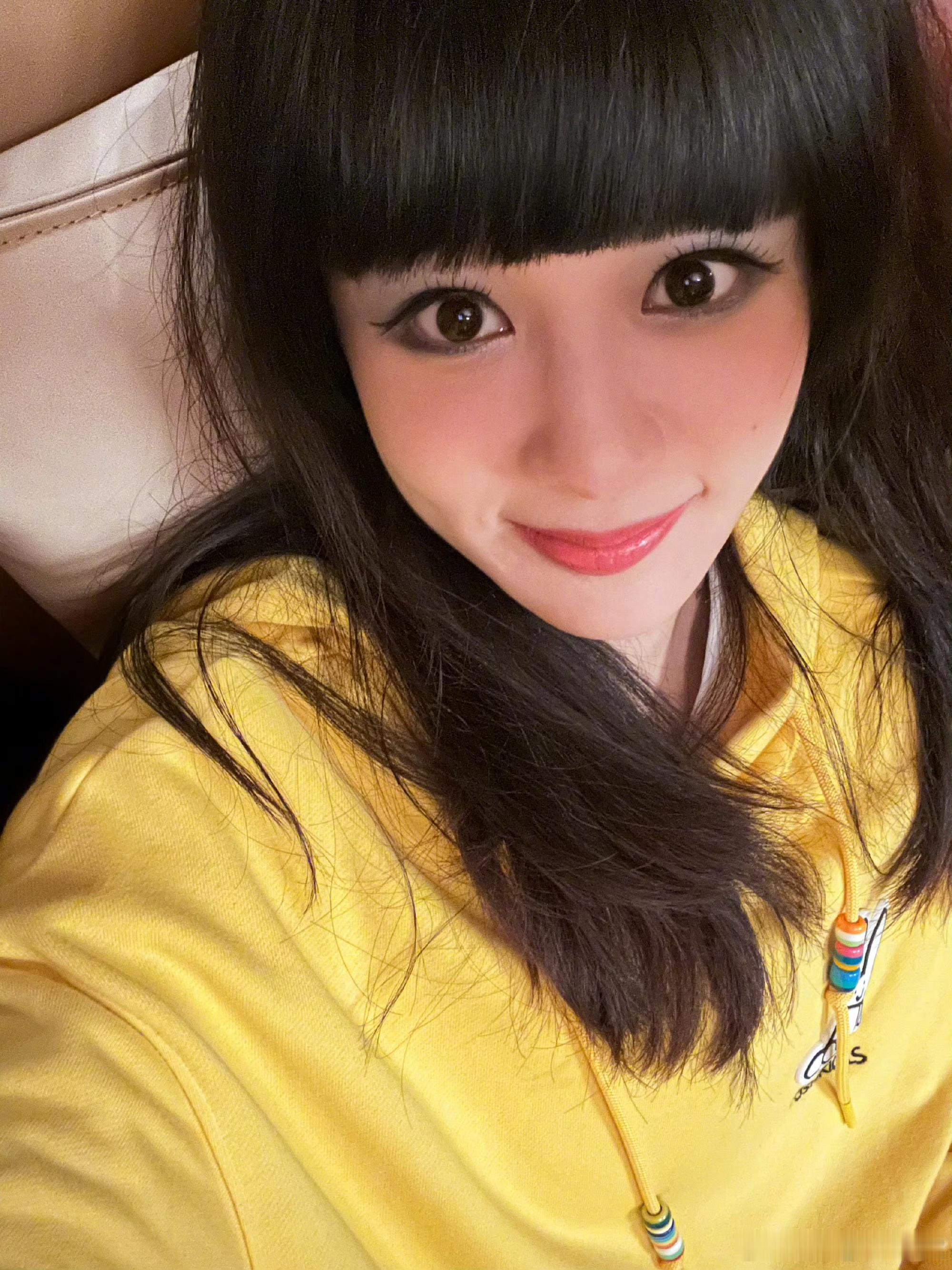 #黄瀛子什么时候加入的葬爱家族#杨紫黄瀛子你是懂爆改的，这厚刘海和妆容梦回非主流