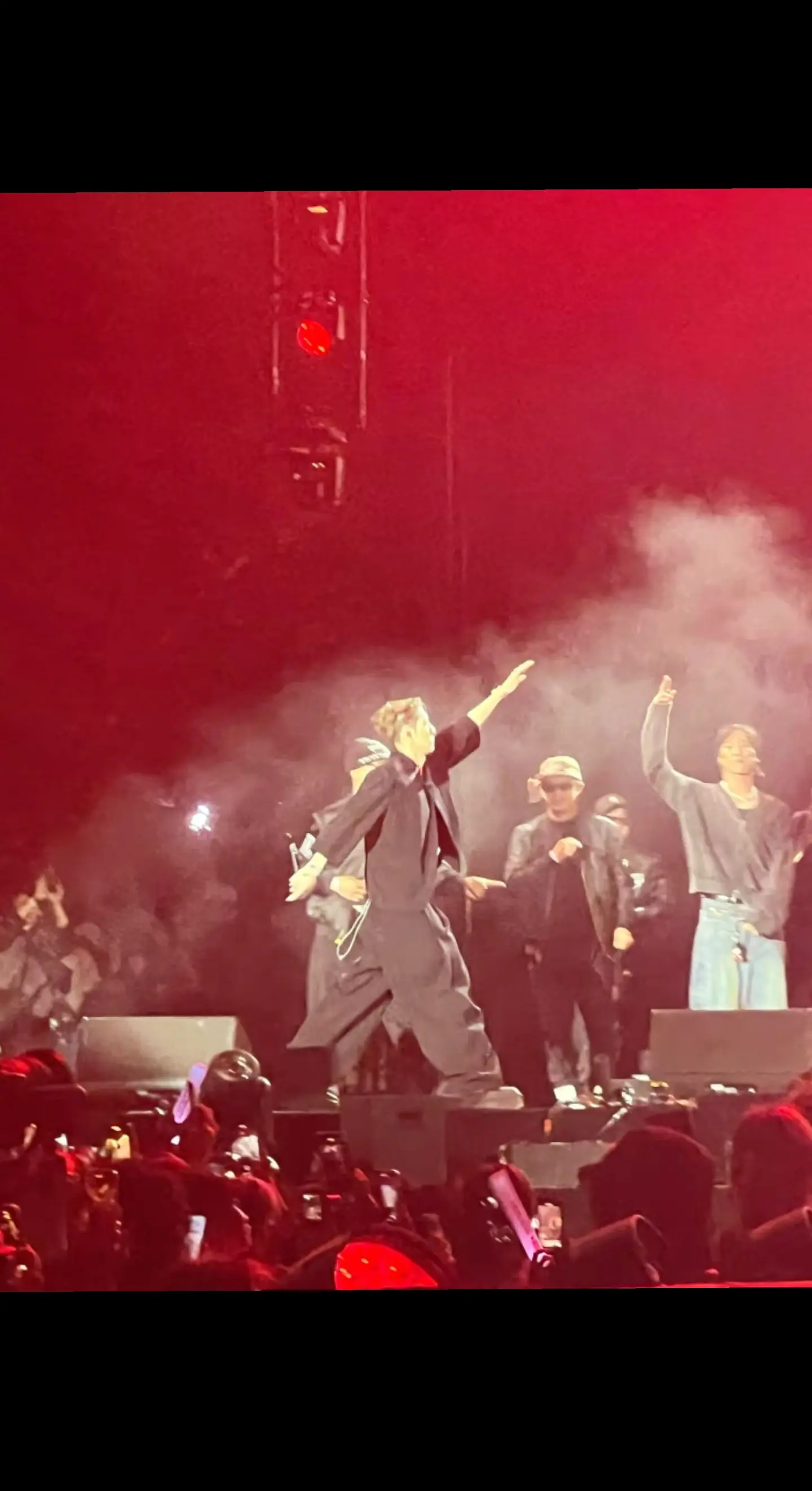 宝宝的幼稚园文艺汇演完美谢幕😌。宝宝😊&叔叔们👏 dbq了kin...