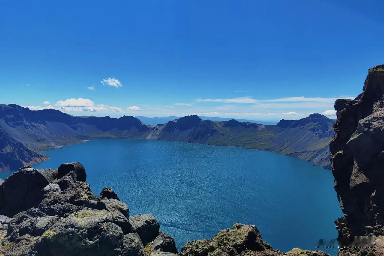 长白山美景
你去五回都不一定能看见一回全景
就是太冷了，冻的哆嗦