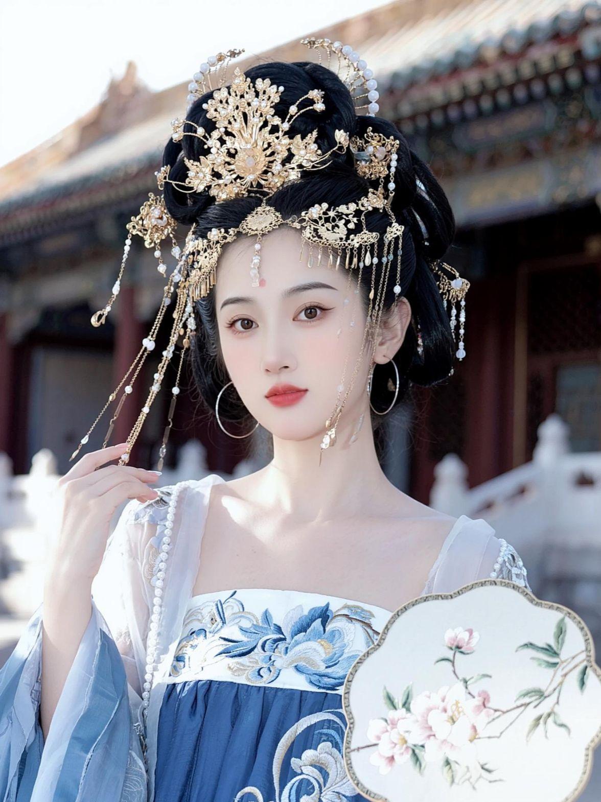 AI金饰古风照 抖音ai创作抖音玩法合伙人计划。