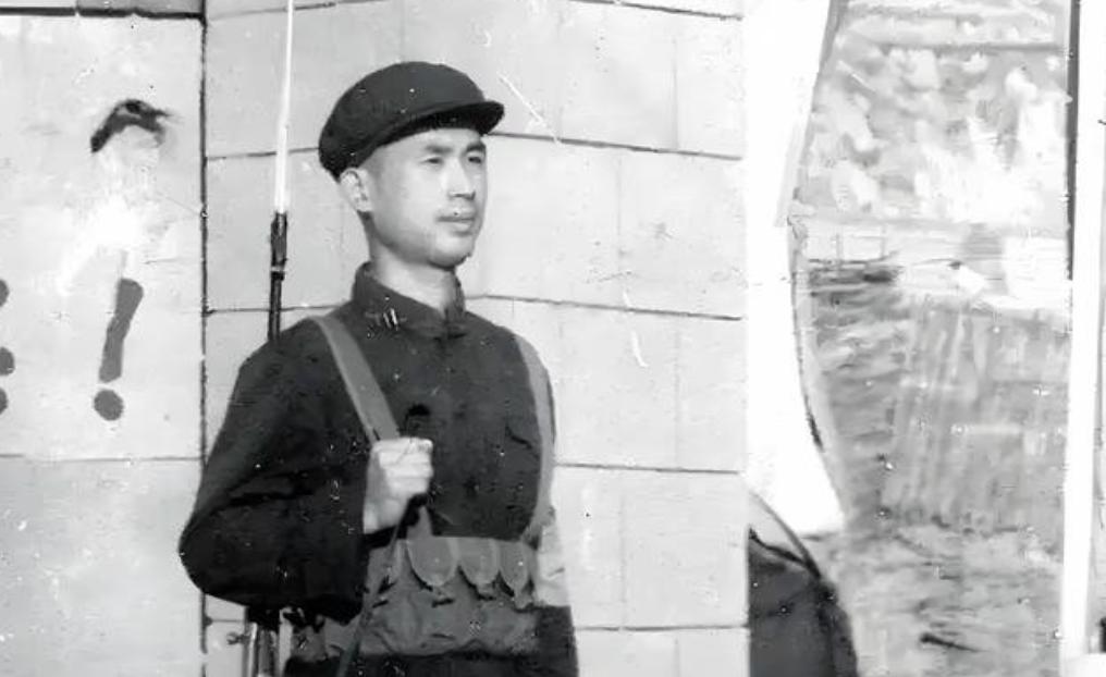 1980年，辽宁省政府机关大院的哨兵击毙了一个可疑人员，谁知，案件水落石出后，这