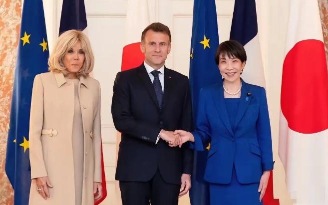 法国那边突然有新动静！
4月初，法国总统马克龙飞到东京，与日本首相岸田文雄举行会