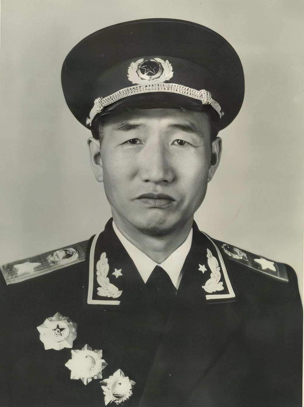 徐向前评元帅有争议吗？1955年军委要授他元帅军衔，徐向前十分谦虚地拒绝了，可最