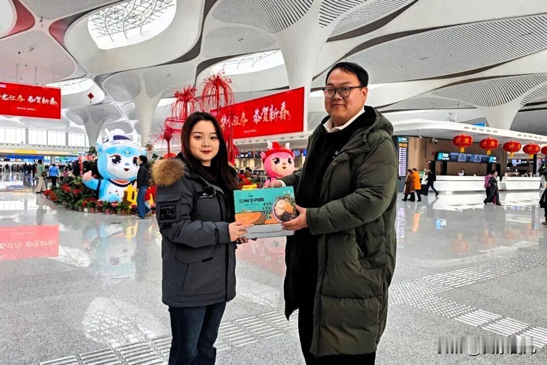 由甘肃省兰州慈善总会、兰州新区彩虹城中心社区及兰州和煦社工机构共同发起的“温暖返