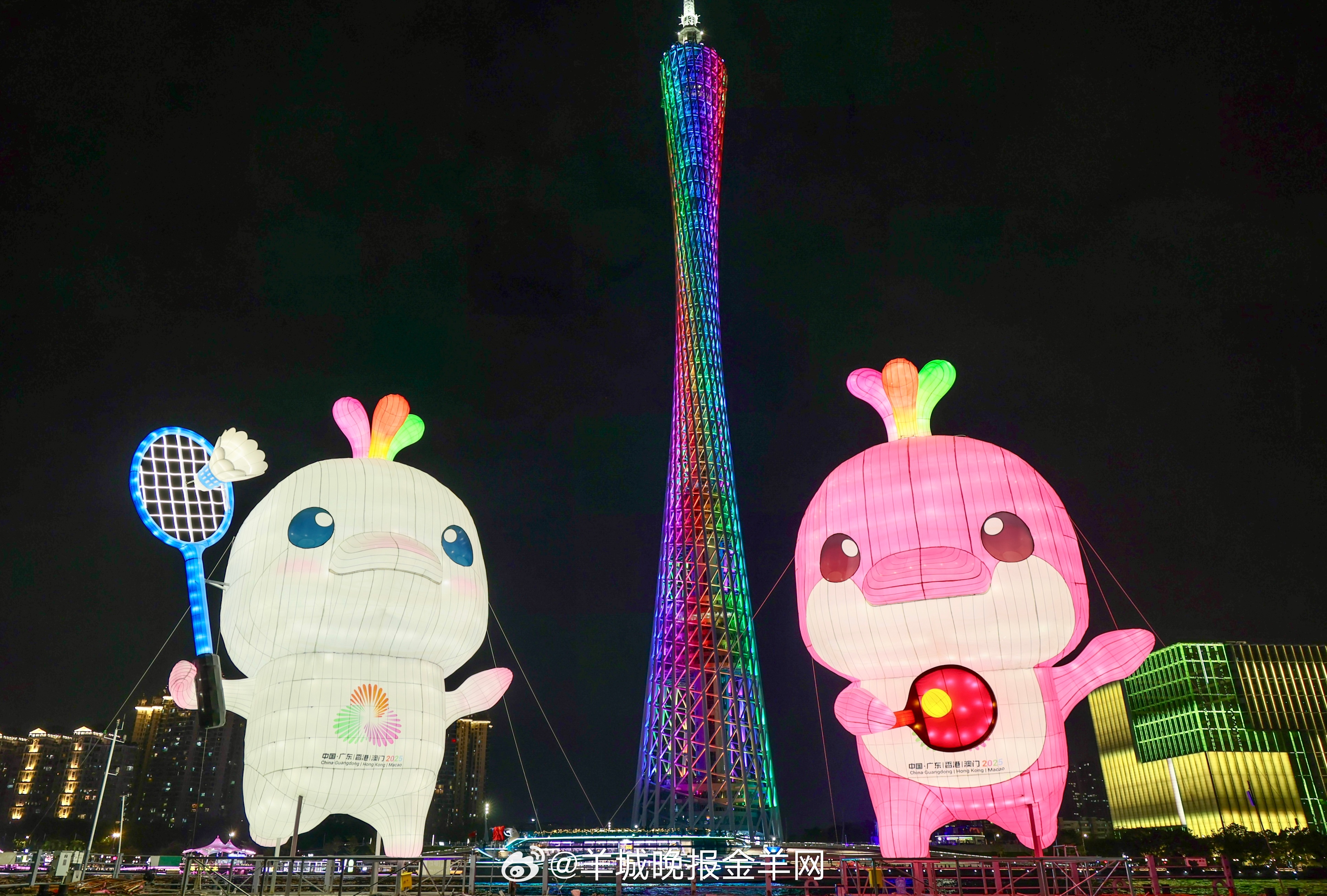 晚安 把今天的疲惫折成小纸船，放进晚风里飘向远方。台灯调暗成温柔的光斑，晒过太阳