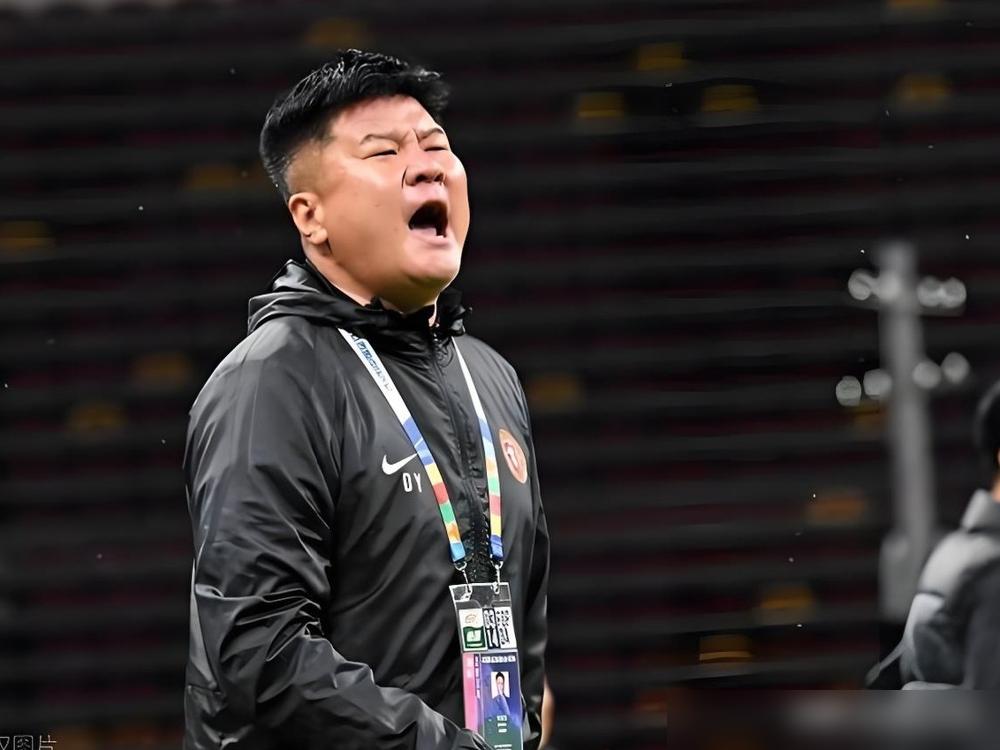 你敢信？砸1100万欧引援的辽宁铁人，0-1输给草根铜梁龙！
 
刚拿两年中甲最