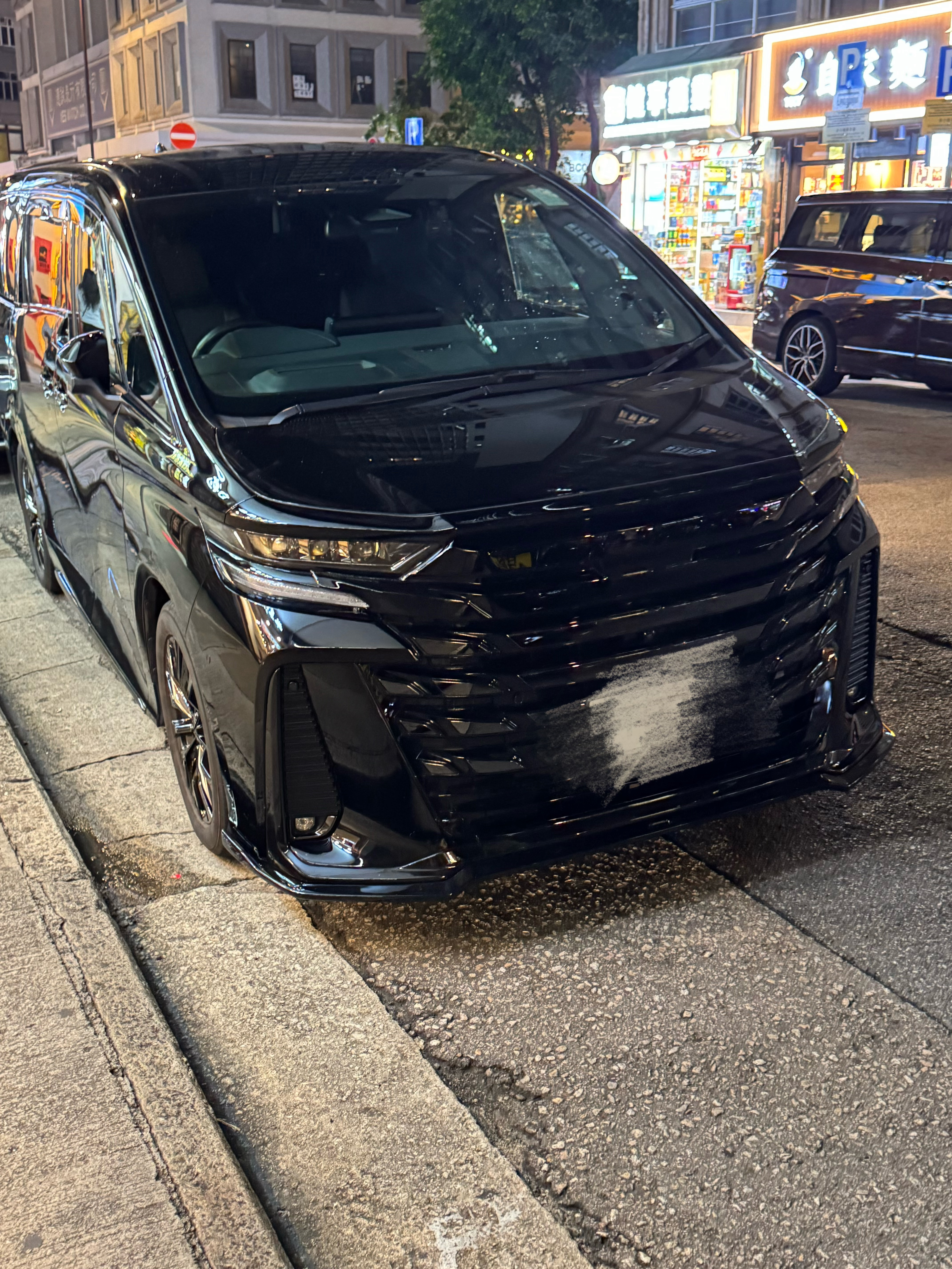 从香港回来之后才发现，香港街头的MPV是真的多，你们猜这是什么车？ 