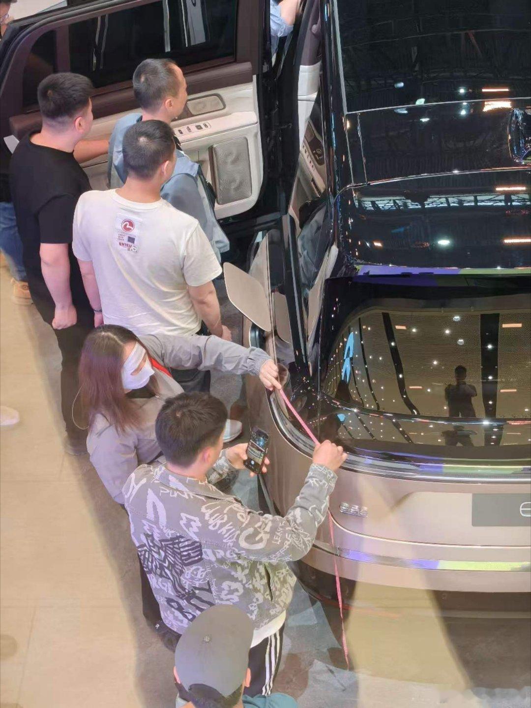 车展皮尺部很多，蔚来es9又被皮尺测量，这是好事呀。一般来说各家都会安排对主流热