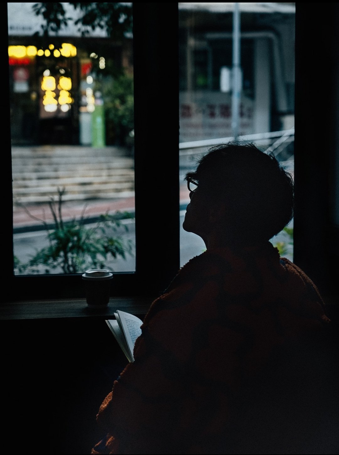 代旭分享了自己的一些日常～“阴天 细雨 阅读喜欢下雨天贵州一直阴雨绵绵拿着一本喜