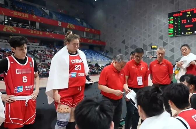 中国女篮在2026年世界杯热身赛中以95-39大胜国际女篮联队，取得备战资格赛的
