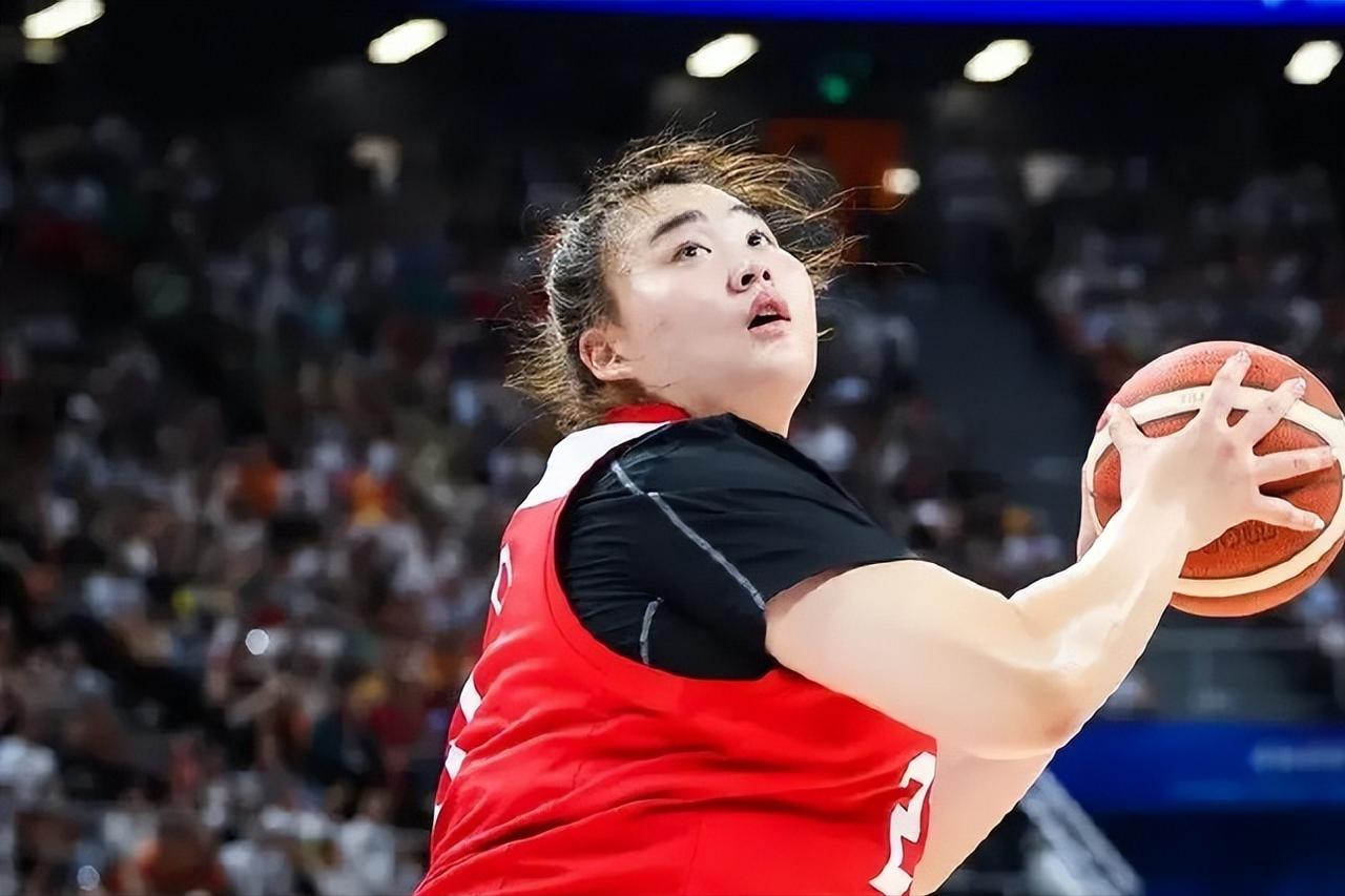 “女版奥尼尔”刘禹彤杀疯了！16分钟狂轰12+6硬刚巴西探花

2米01、99公