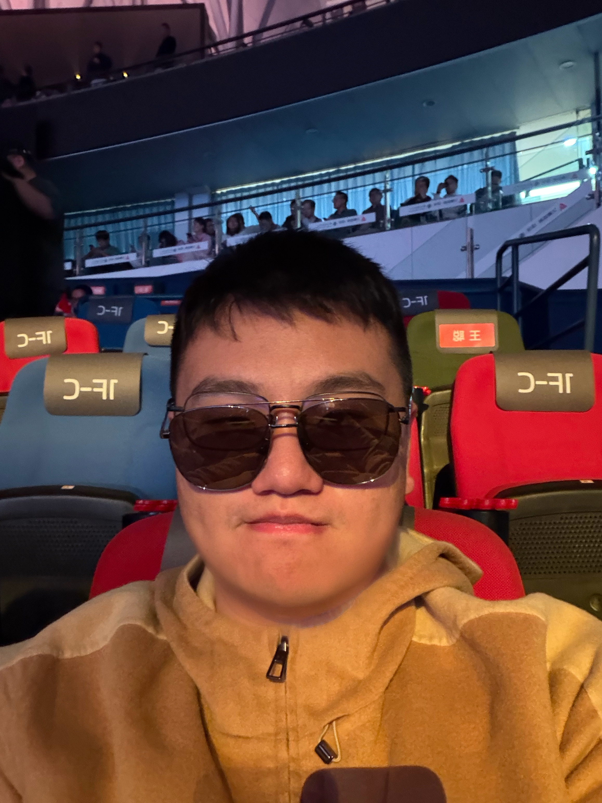 我去。今天旁边坐的是超级大V 🔥👊