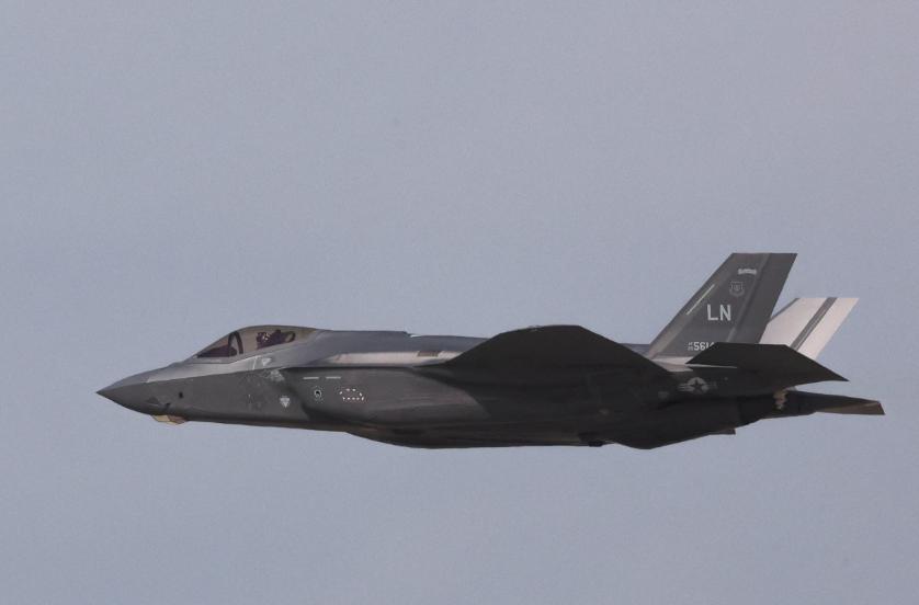 瞒不住了！美军吹上天的F-35五代机金身，硬生生被伊朗一拳打破，足足低调瞒了半年