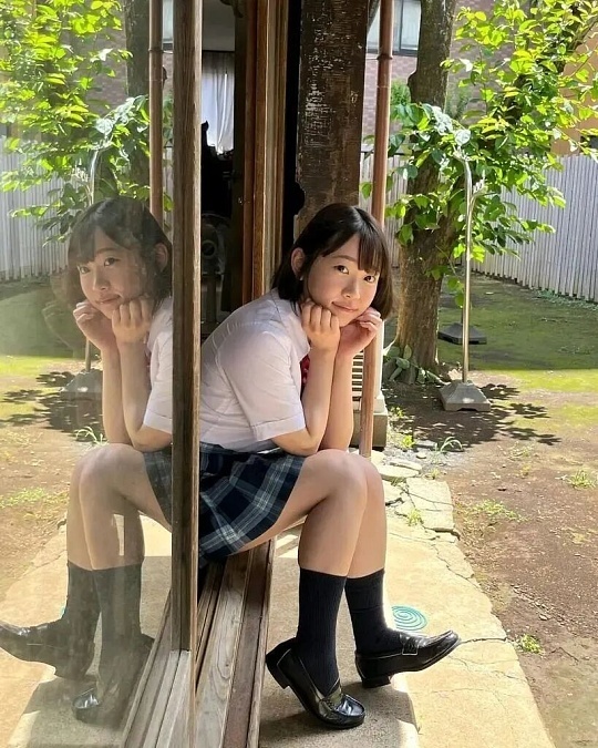 小时候真傻竟然盼望着长大小时候总盼快点长大，以为长大就能自由支配时间，不用写作业