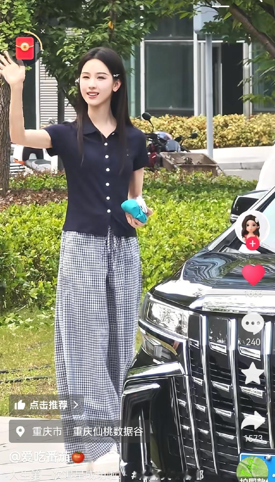 [送心]陈都灵[心]昨天竟然来了大重庆——仙桃数据谷，真人好好看，只是太廋了[可