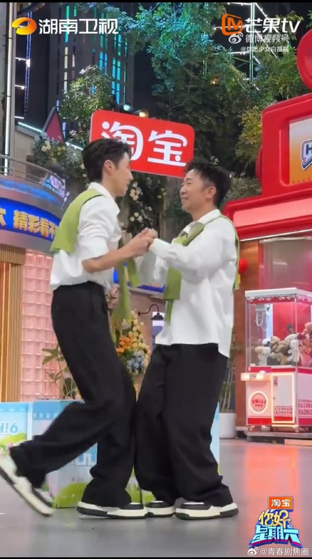 高瀚宇杨迪双人舞还不是手拿把掐你好星期六高瀚宇杨迪双人舞还不是手拿把掐，又帅又搞