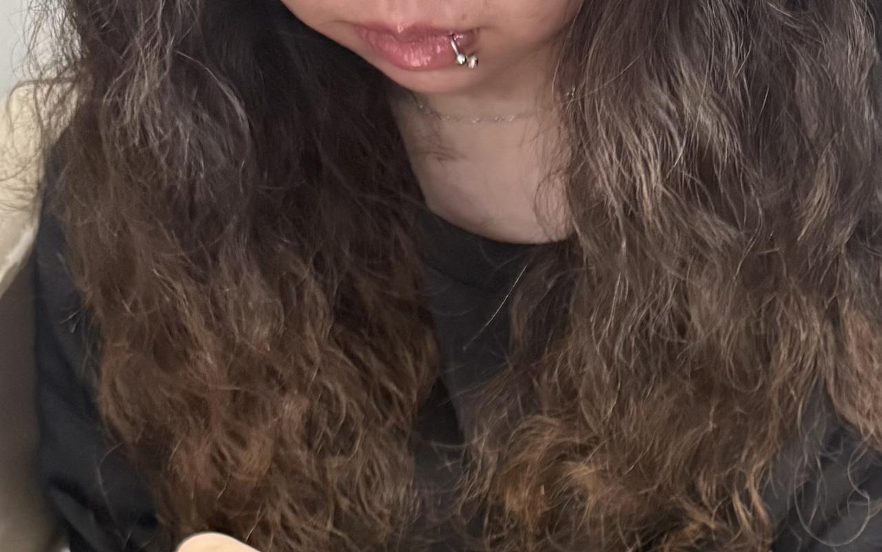 突然发现，现在大街上打唇钉、鼻钉、眉钉、鼻环的人做来越多，而且多数都是零零后的年