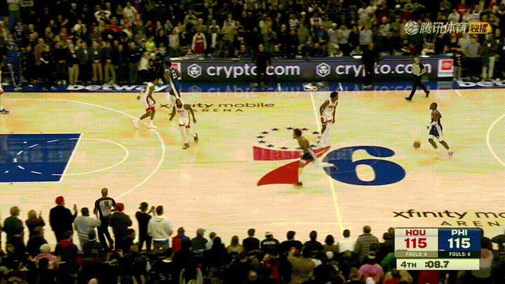 76人真是被裁判冤死了！在今天进行的火箭和76人的比赛中，发生了极具争议性的一幕