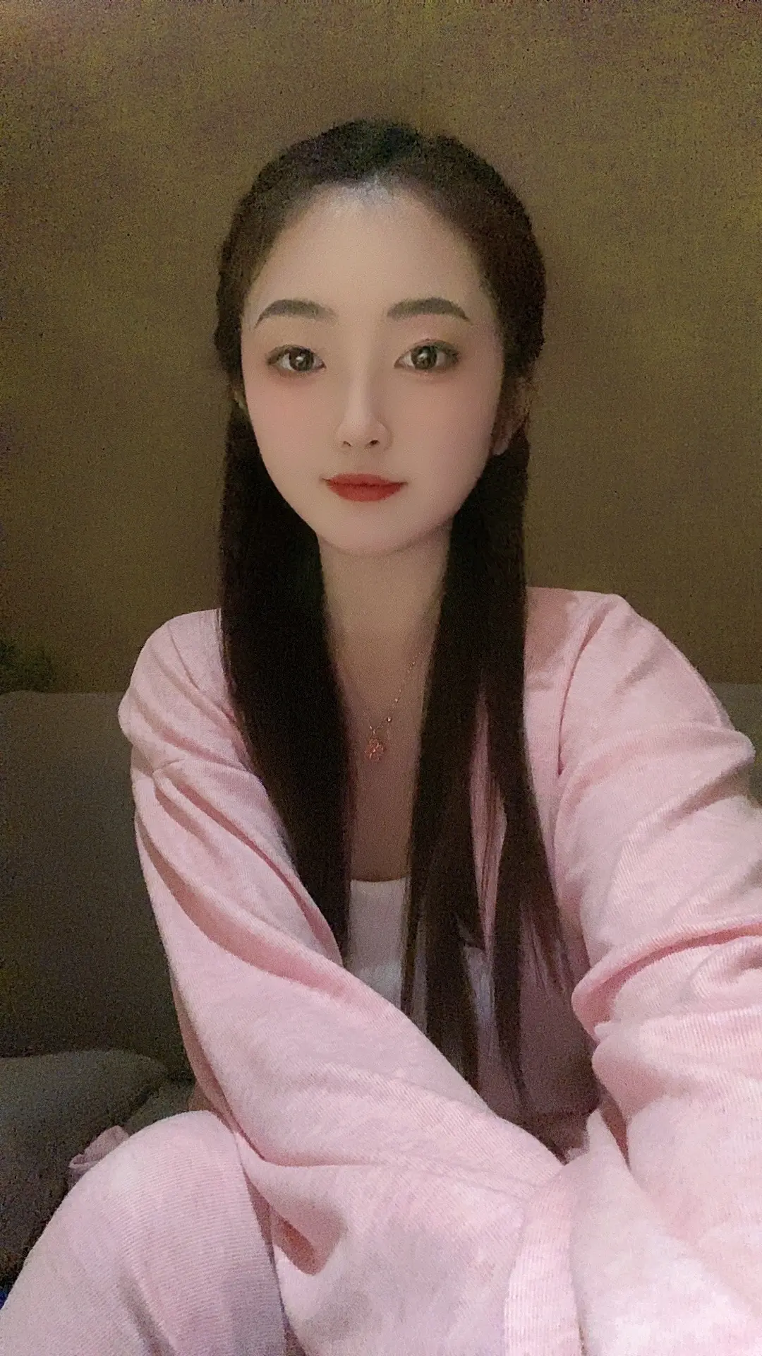 小时候想着会永远开心快乐吧，长大了才发现好像也没那么开心了