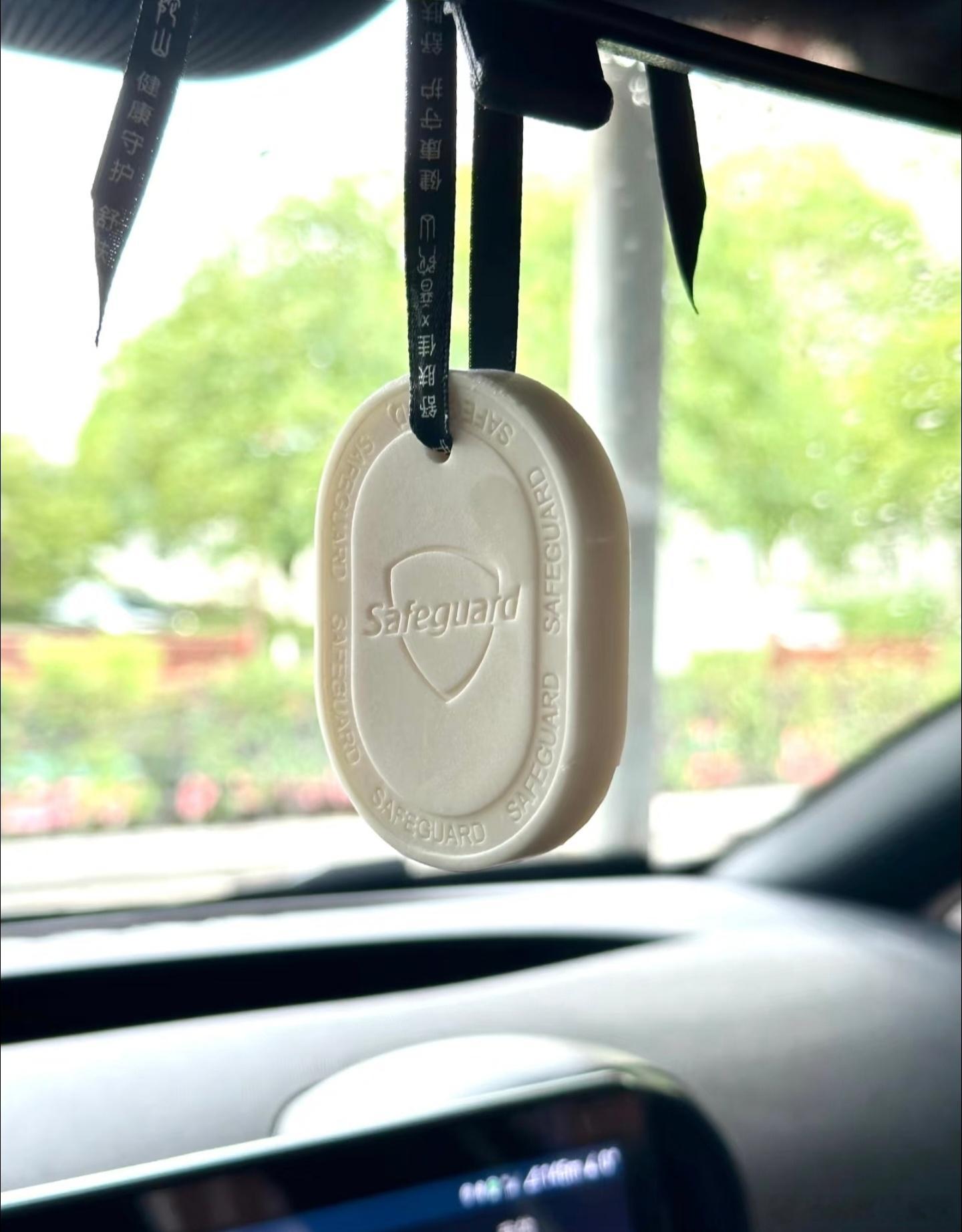 车上放香皂能想出这招的真是个人才！把普通香皂当车载香熏用，便宜、好闻、还不刺鼻，