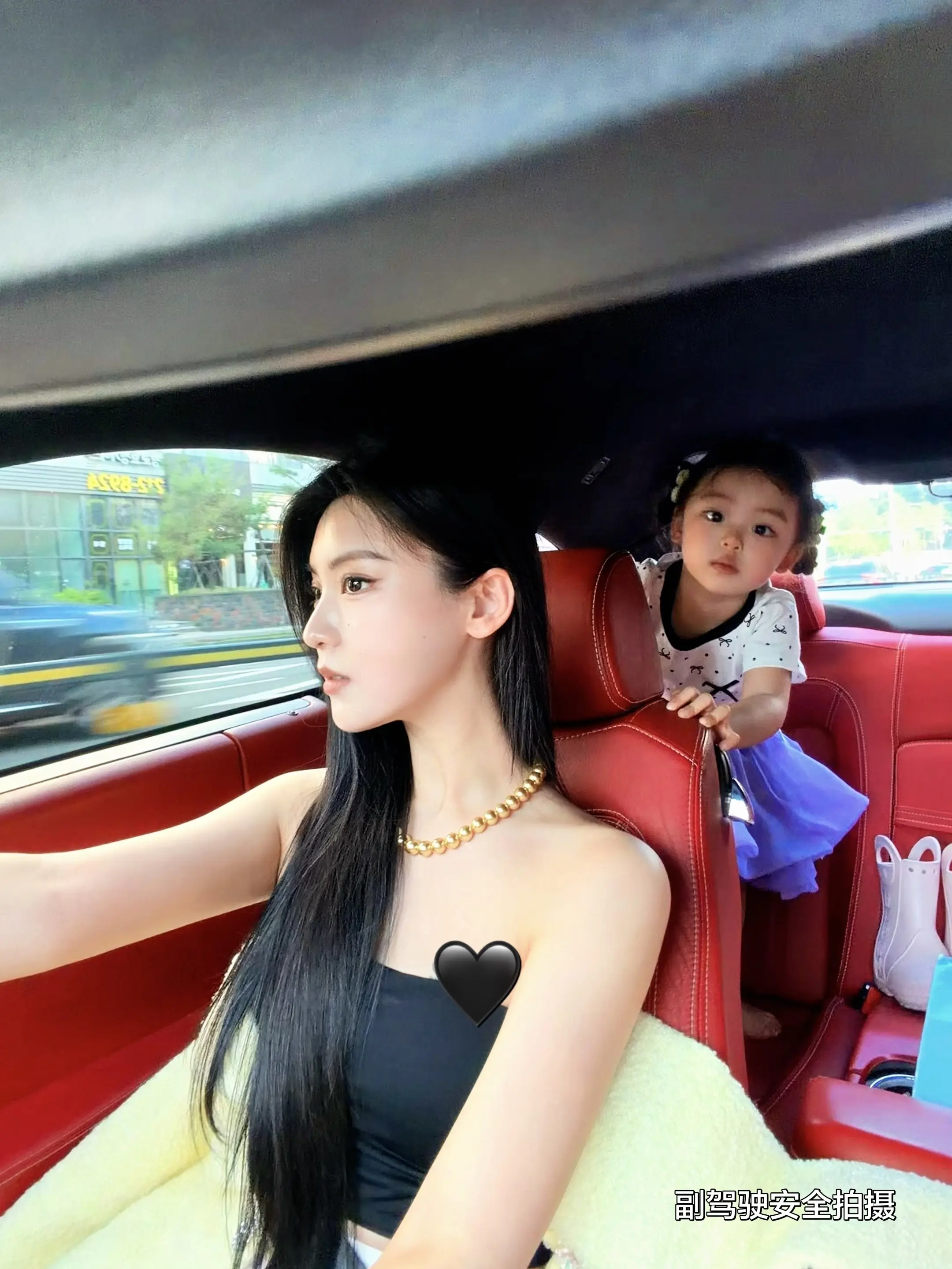 快拿韩语和我说 欧尼 정신차려바 蟹泡泡女士这表情软萌的骗我生三胎！