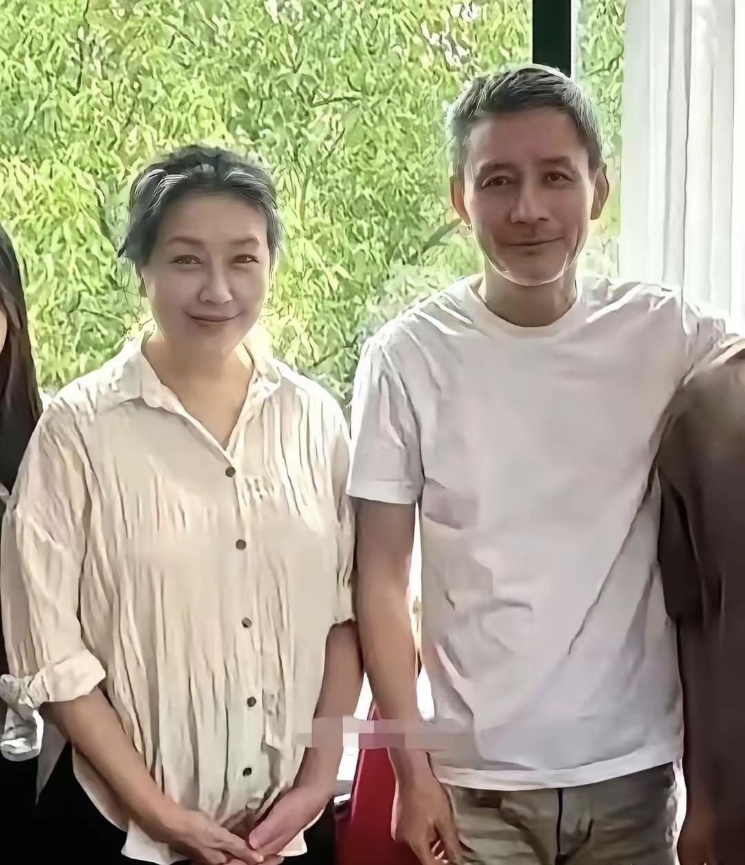 岁月不饶人啊，当年的女神都老了，成为白发苍苍的中老年人了，身材发福，气质平平，不