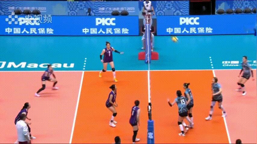 “乱球天后”王云蕗再次上线！脚踝骨折后的王云蕗恢复倒是挺快，北京女排能横扫四川，