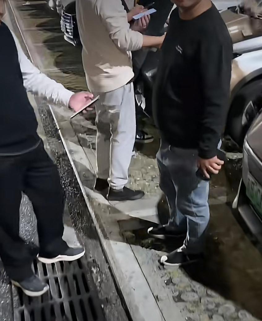 “凭什么我等那么久就接你一个40公里60块的单？”很多人吐槽深圳宝安机场过了凌晨