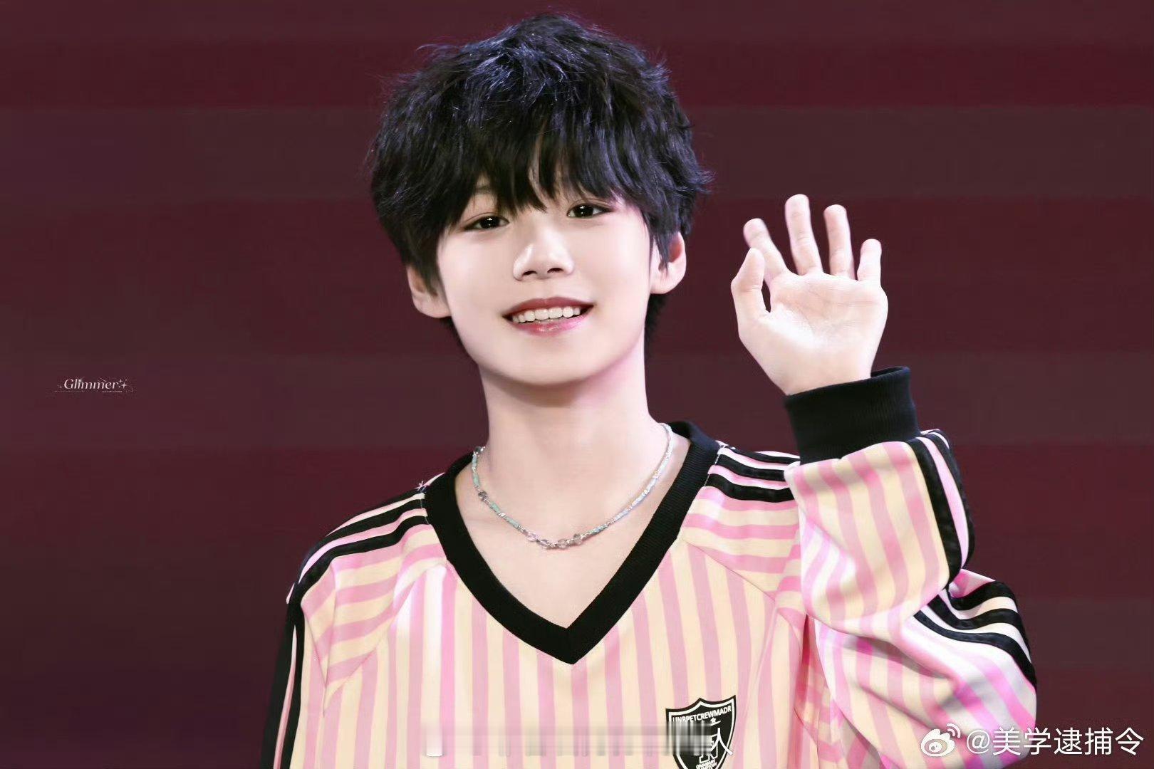 朱映宸考核成绩在五代的小孩里面，特别的亮眼，笑容甜甜的 