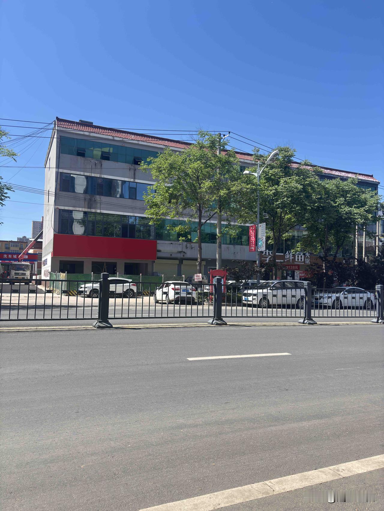 蓝田友谊医院啥时候关门了，都没太注意这个，去年吧，县上几个民营医院都关门了，现在