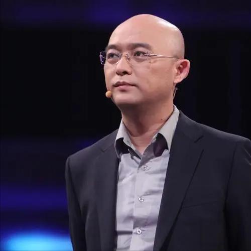 主持人，鲁豫，采访孟非，看着一面墙的奖杯，说，你真可以啊。孟非说，这些奖杯，没有