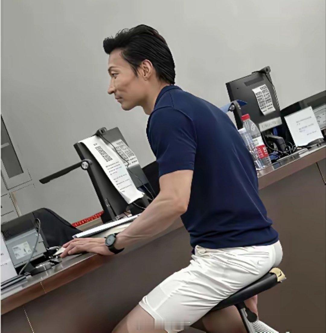 香港看刘德华，江苏看刘德发，广西看刘德助。 