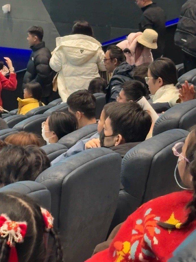 看星河入梦偶遇郭帆 破次元壁！看《星河入梦》偶遇郭帆导演，当场被夸好看！中国科幻