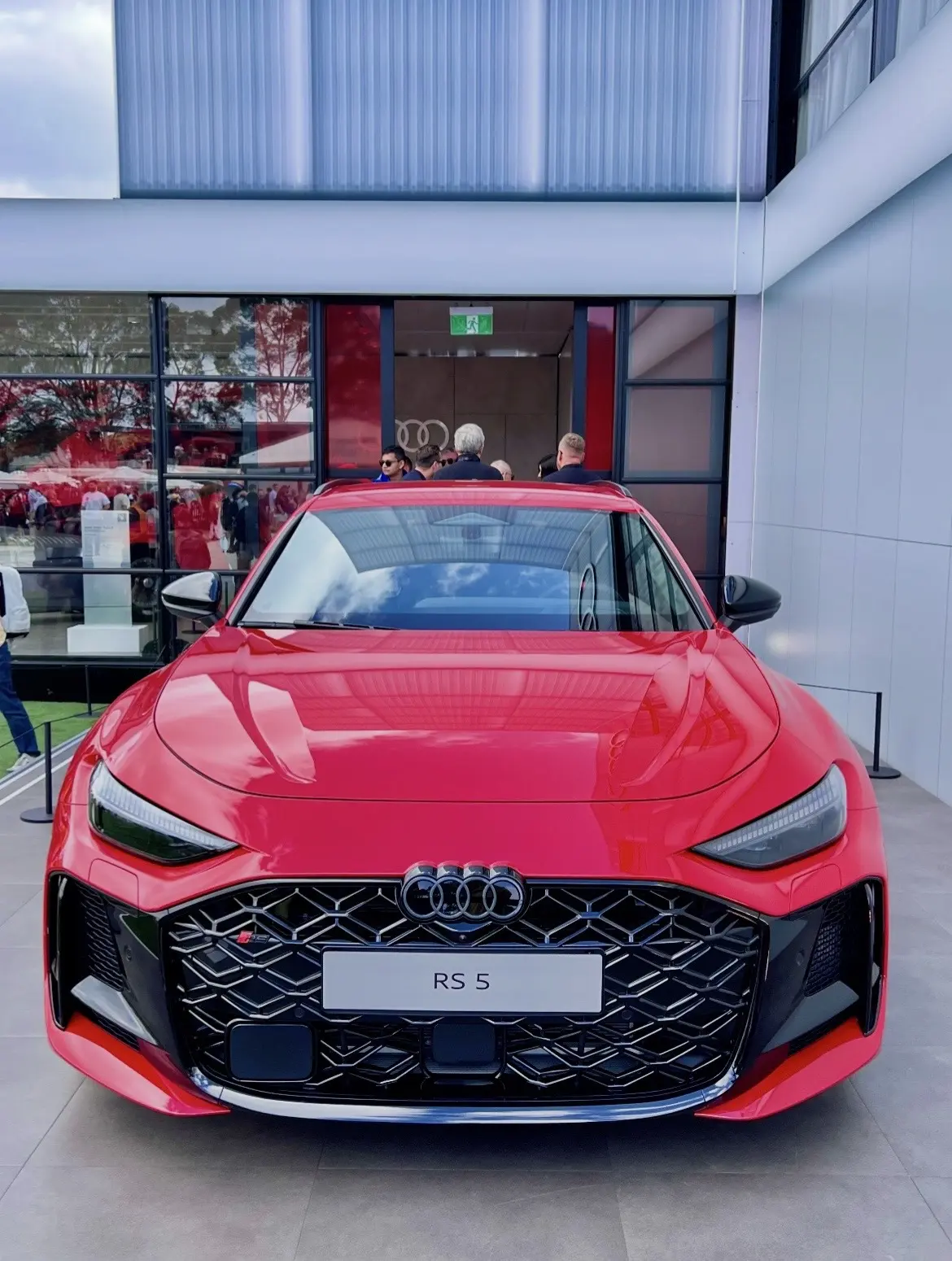 “一股强烈的压迫感扑面而来”🏎️。