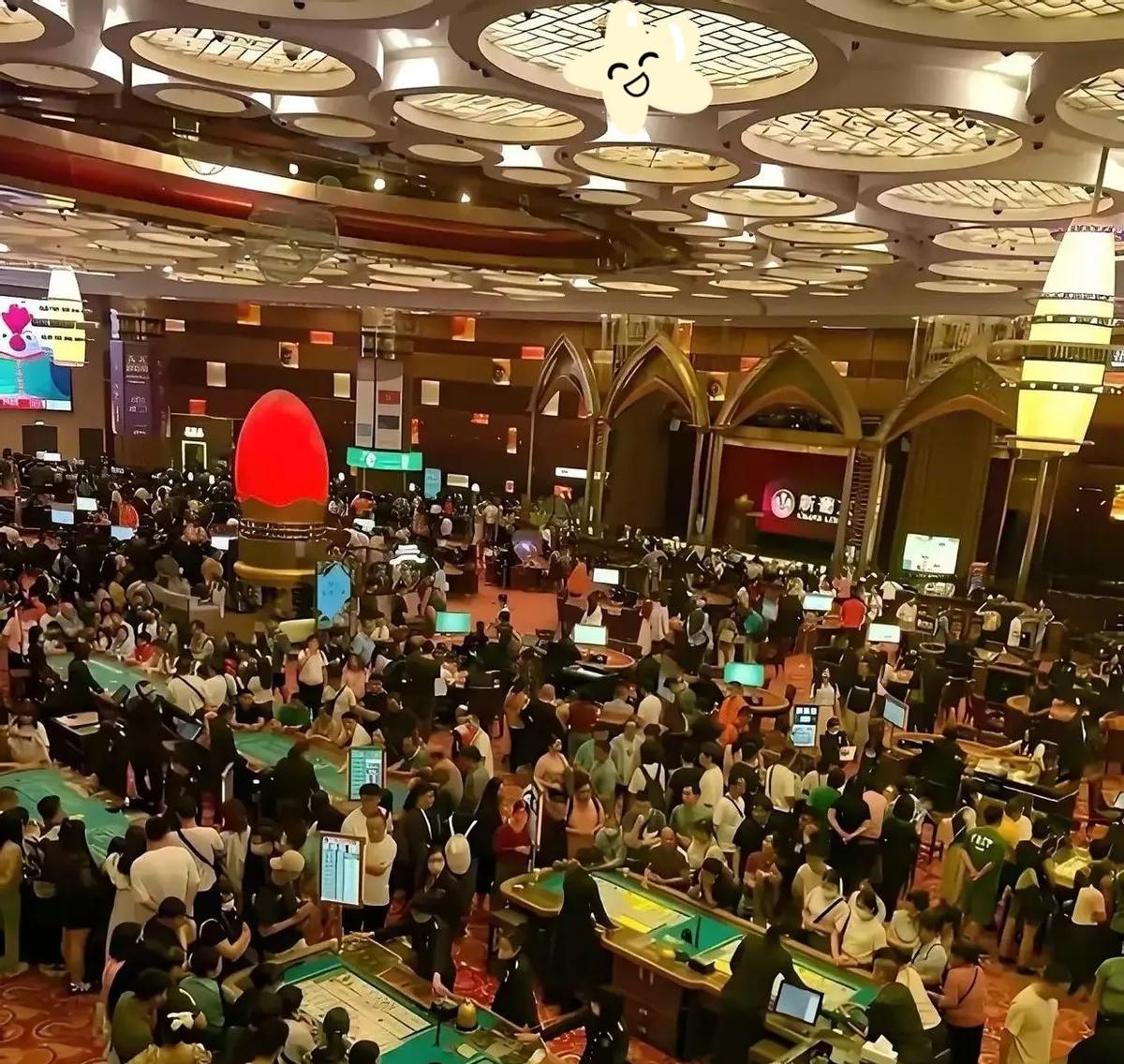 澳门赌场并没有关门，而是关了一半的台子。

不是因为客人少，而是因为客人都被算得