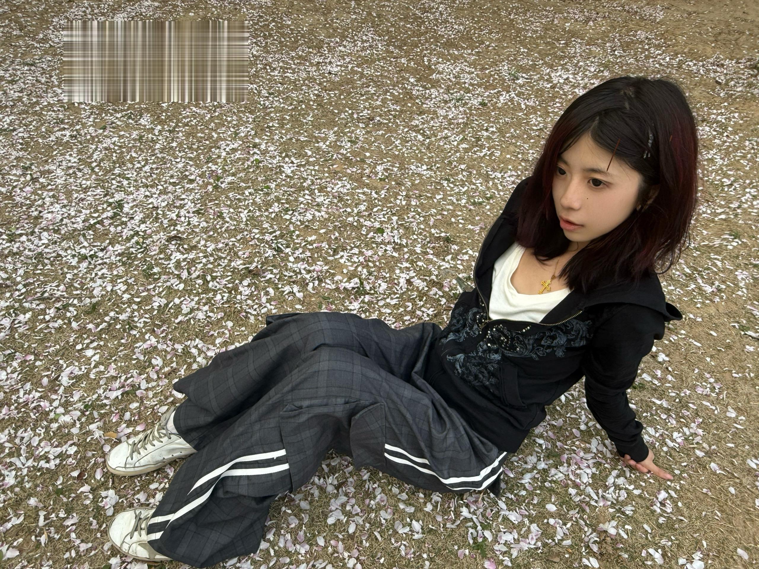 小侄女日记：姑姑带我转圈圈，我转晕了了，她鞋甩飞了