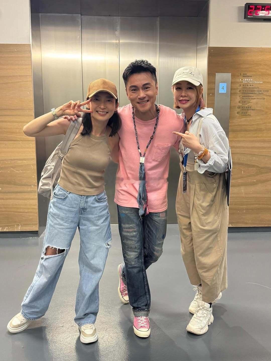 黄浩然和连诗雅初演音乐剧，陈炜、郑则仕、周家怡、森美捧场支持。 ​​​