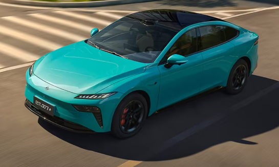 东风奕派eπ007+上市 直接甩出13.99万元起的限时焕新价，这是把20万级配