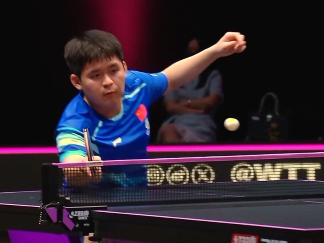 多哈冠军赛首轮，林诗栋两度领先被法国小将科顿追平比分后再脱身，以大比分3:0晋级