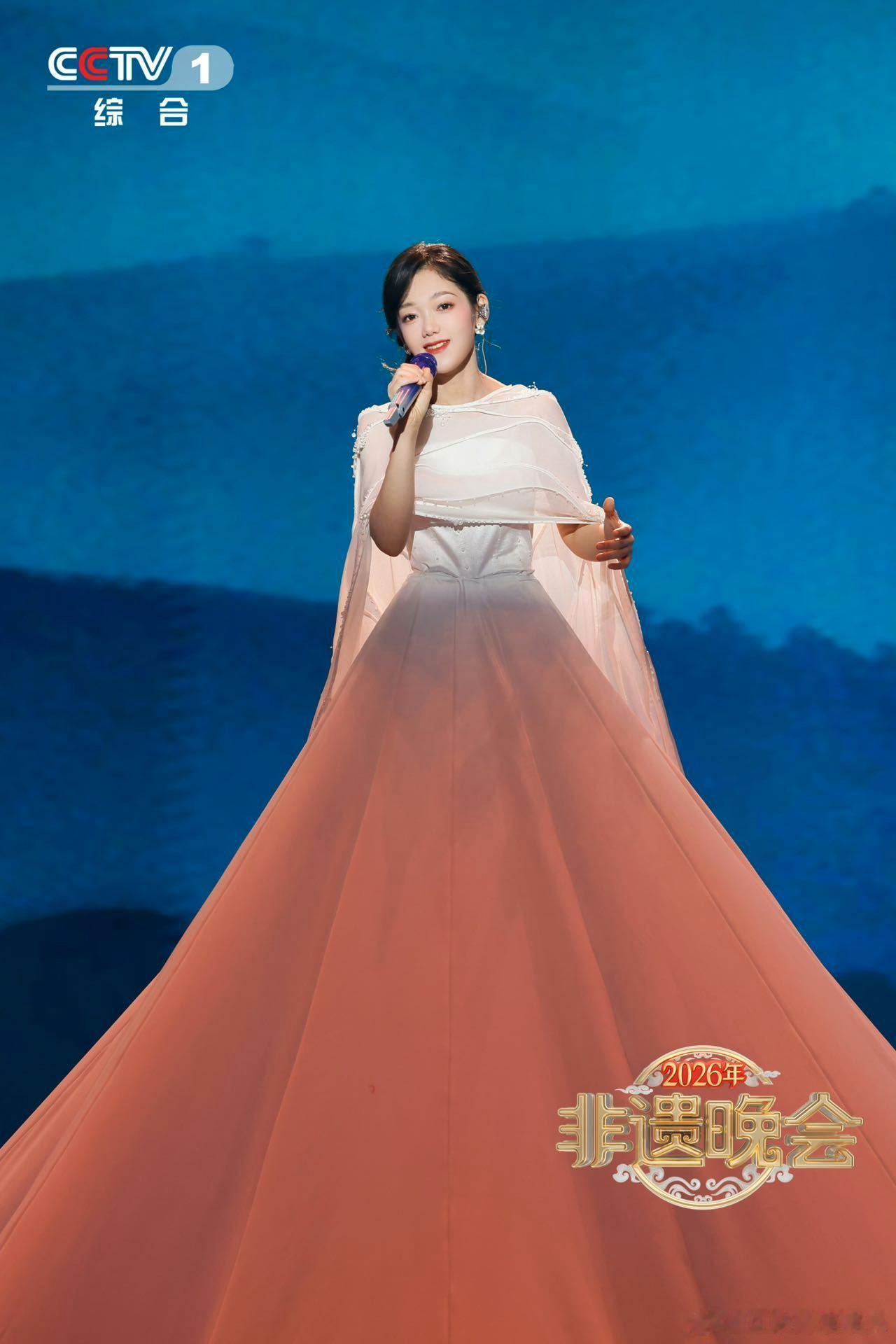 希林娜依高28岁高光拉满属于希林娜依·高的28岁精彩纷呈！活跃在各大晚会与音乐项
