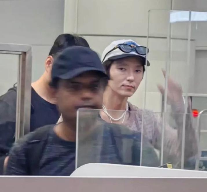 一直以为韩男过了30岁就会开始馒化，直到看到李准基这个意外。
据说他为了拍戏已经