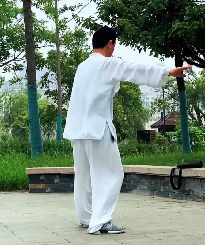 你练的太极拳，可能跟张三丰半毛钱关系都没有？

金庸老爷子写张三丰百岁创太极，帅