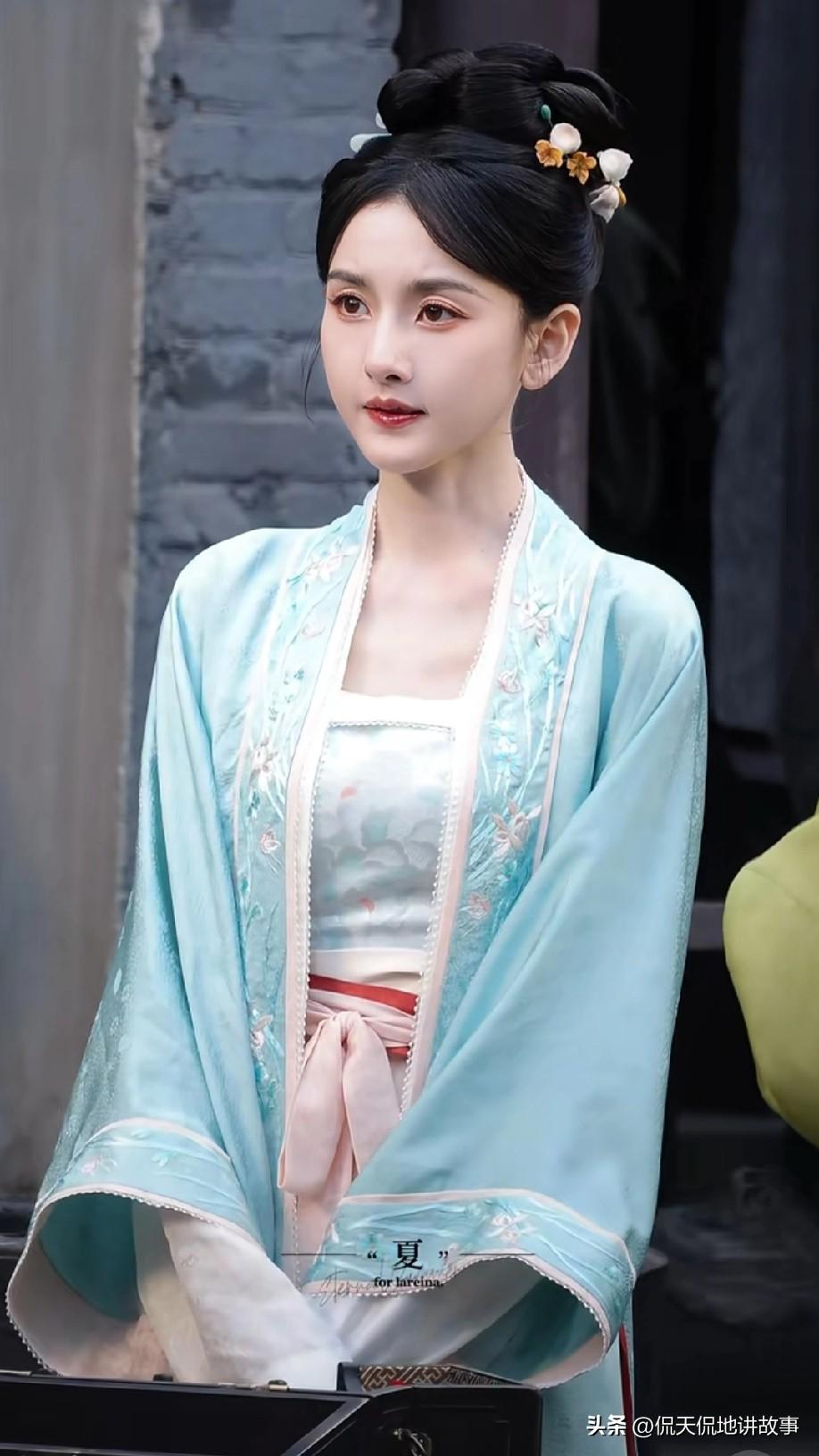 宋祖儿真不愧是内娱少见的剧抛脸，每部剧、每个造型都能精准贴住人物当下的状态与处境